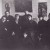 Мастерская Шагала 1919 Слева направа сидят: Л. Хидекель, М. Шагал, М. Кунин, И. Чашник, Х. Зельдин; у ног Шагала - Лев Зевин. Стоят: М. Векслер, Л. Циперсон